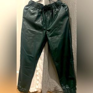 Abercrombie& Fitch women leather pants size M